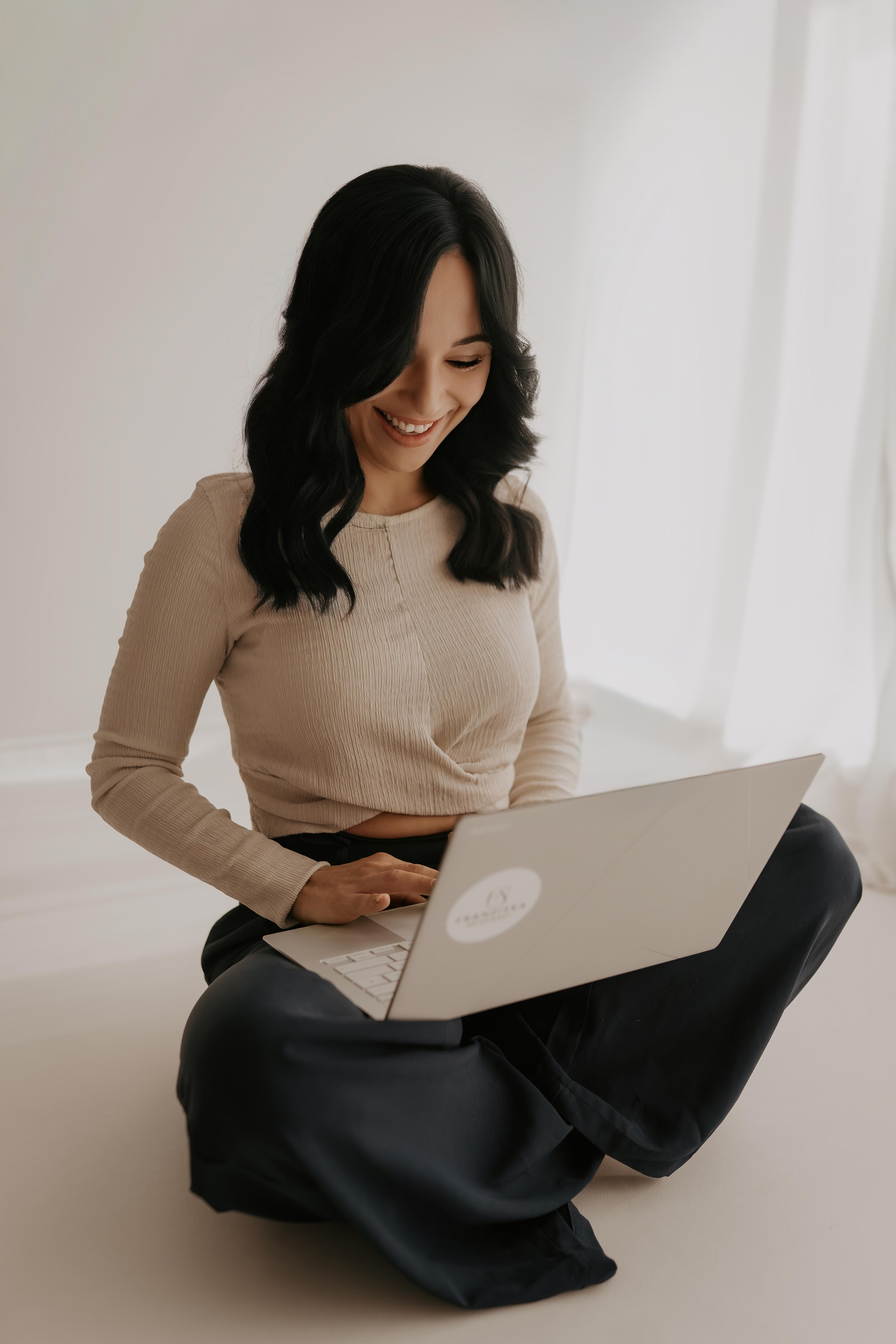 Franziska Neidhardt working on laptop
